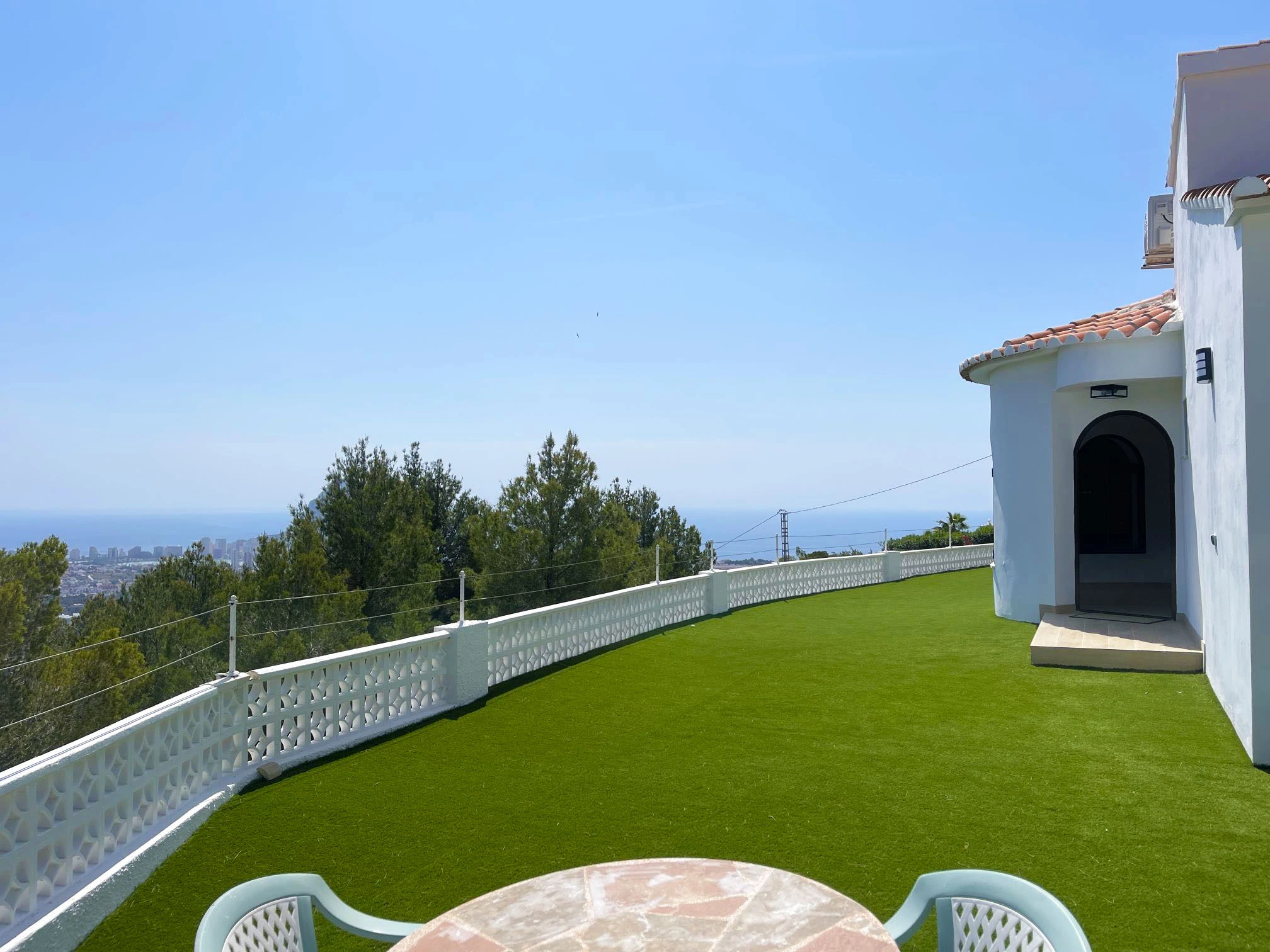 Sunny terrace with sea views at villa in Oltamar, Calpe