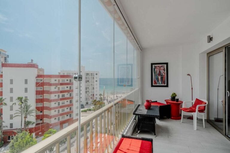 Terrace at a renovated apartment by Arenal-Bol Beach in Calpe with sea views, outdoor seating and coastal surroundings