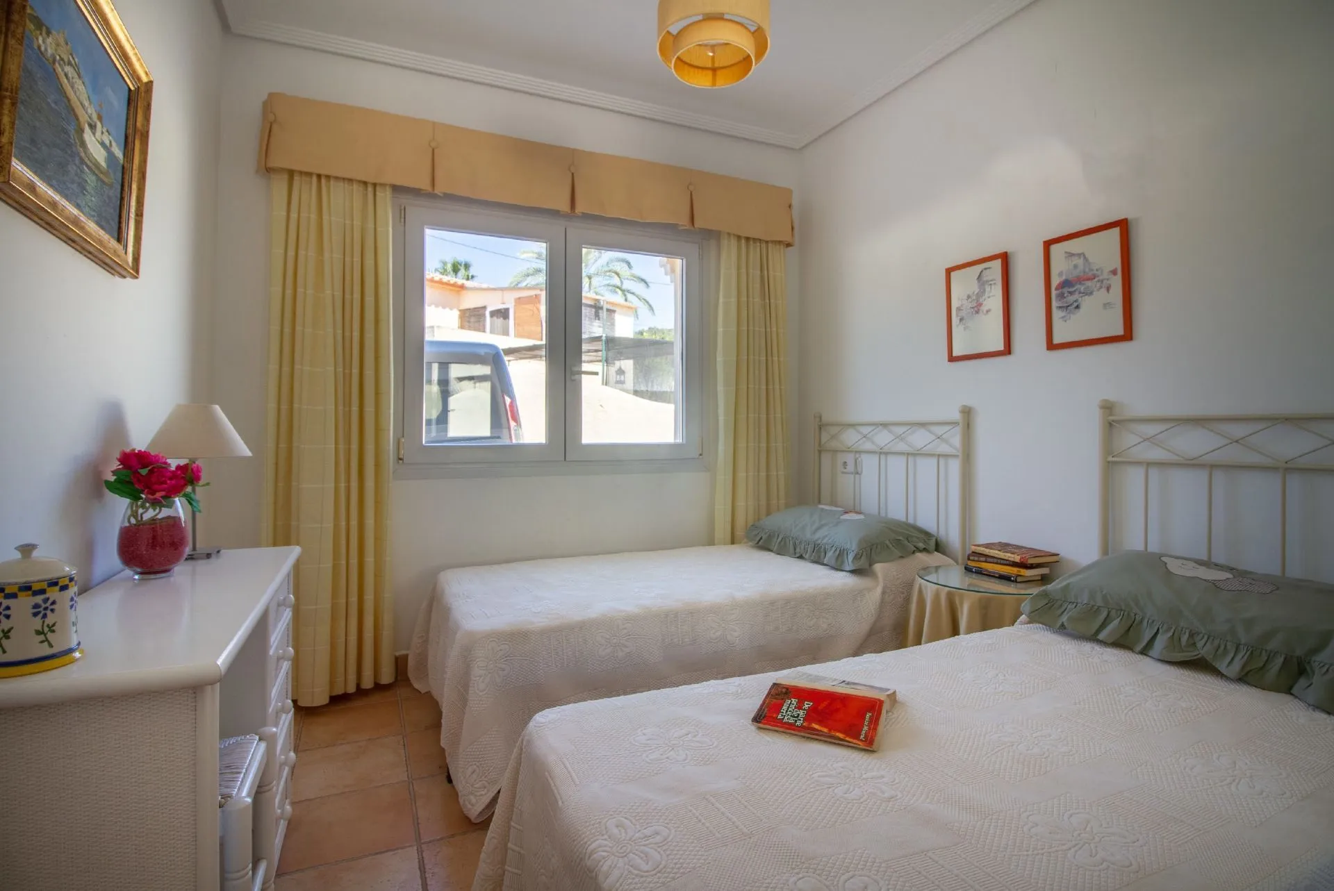 Twin bedroom inside 3-bedroom bungalow in La Vallesa Calpe