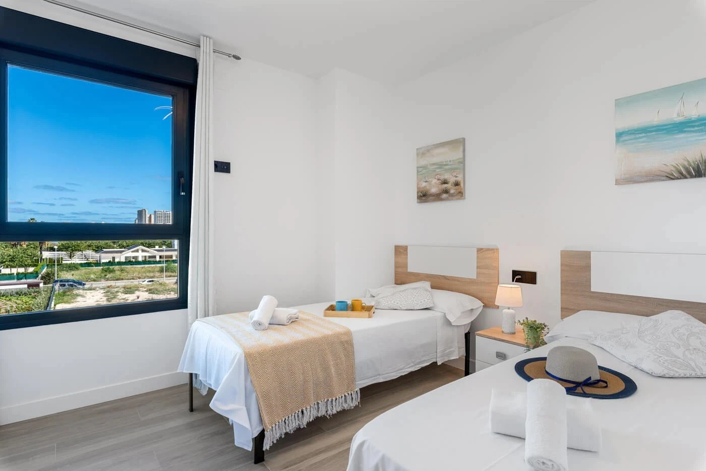 Twin bedroom with sea views in apartment in Arenal-Bol, Calpe