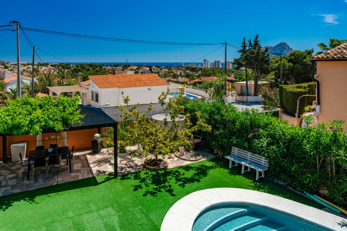 View over the private pool, garden and pergola area at a renovated Mediterranean villa in La Cometa, Calpe.