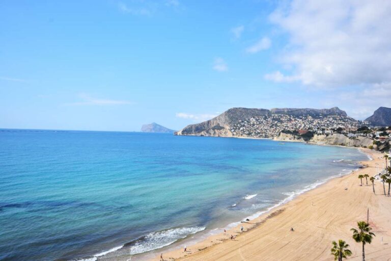 Views over Arenal Beach, the Mediterranean Sea and Calpe coastline from a frontline double penthouse in Calpe.