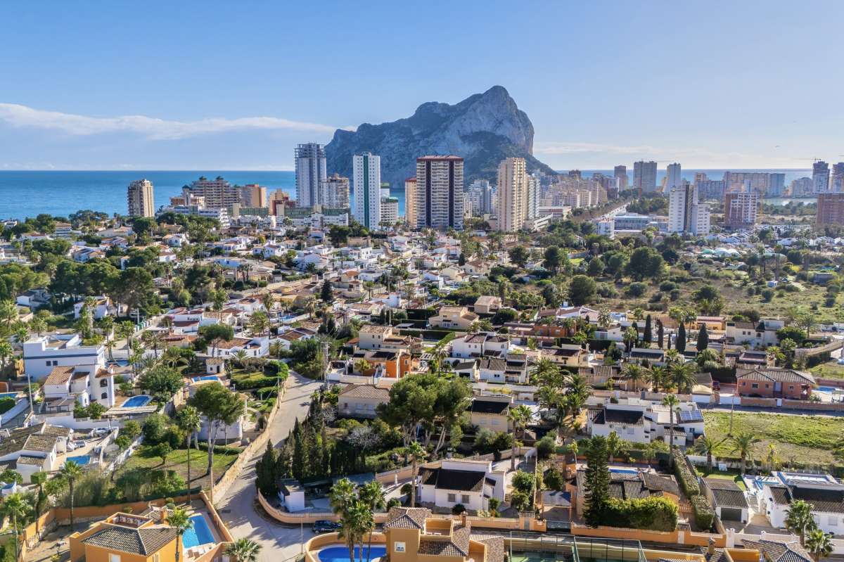 Views towards Calpe, the Peñón de Ifach and the Mediterranean coastline from the area near a single-level villa.