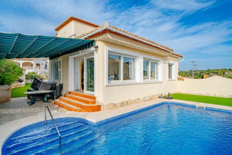 Villa in Calpe with private swimming pool, covered terrace and outdoor seating area