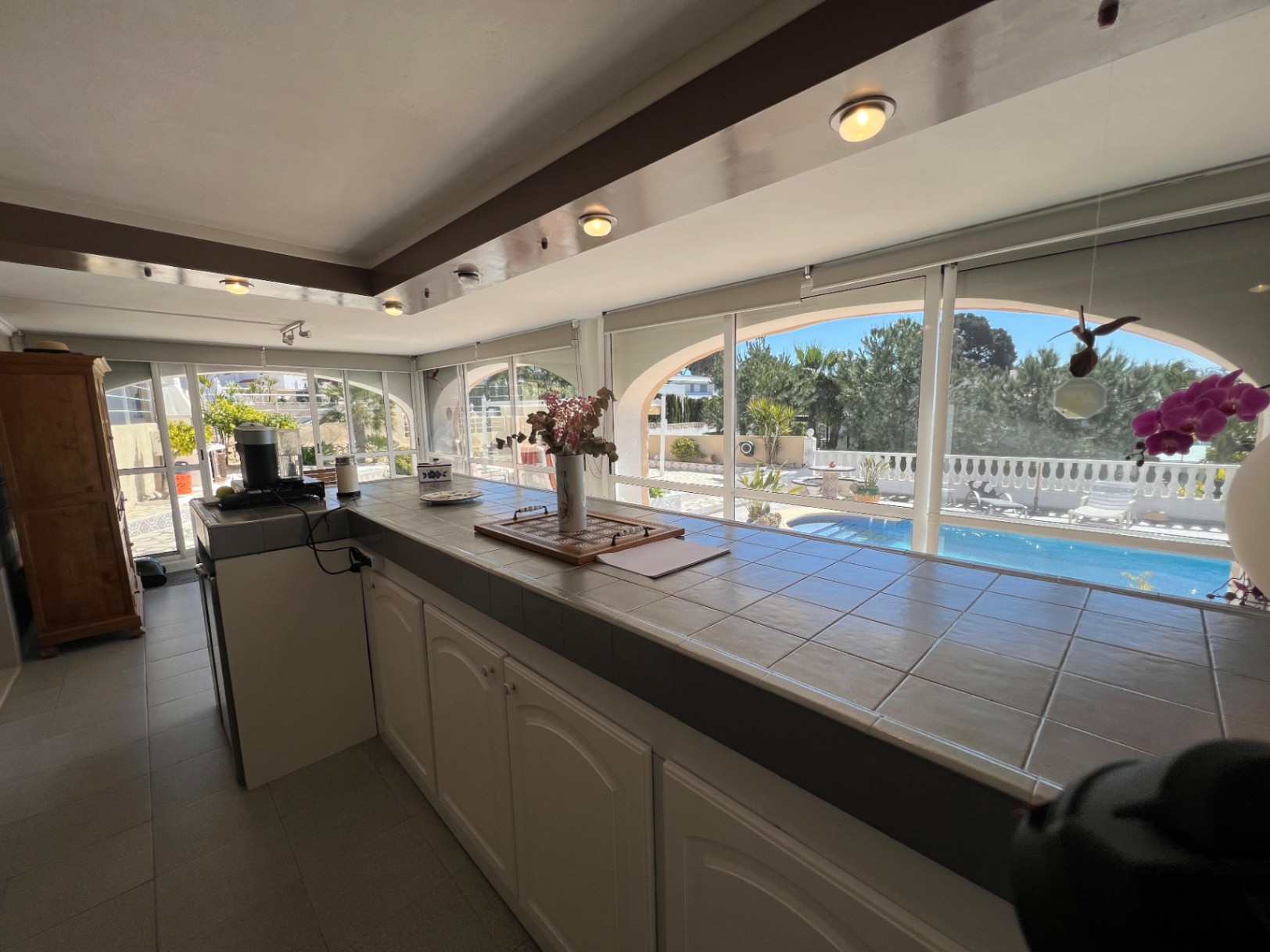 Fully equipped kitchen with pool views at Mediterranean villa in Benissa