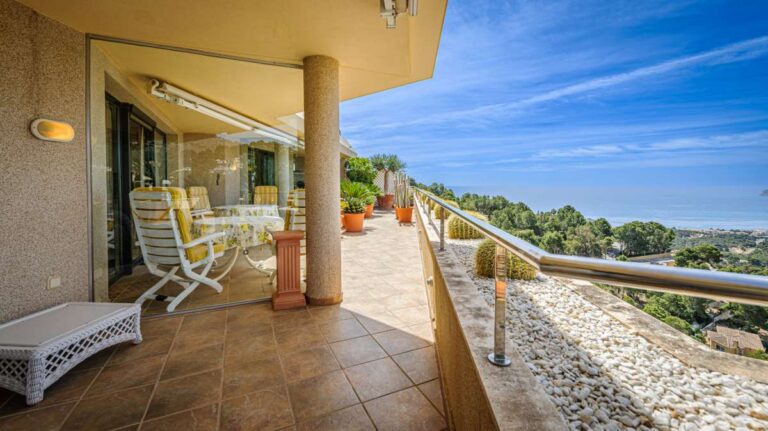 Wraparound terrace at a luxury apartment in Sierra de Altea with sea views, covered seating area, tiled flooring and glass doors
