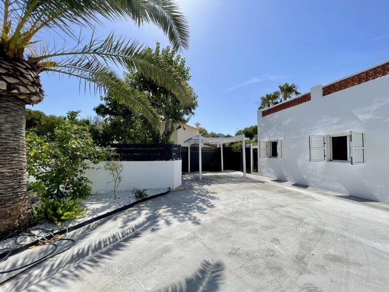 Gated driveway with off-road parking at a villa for sale in Calpe