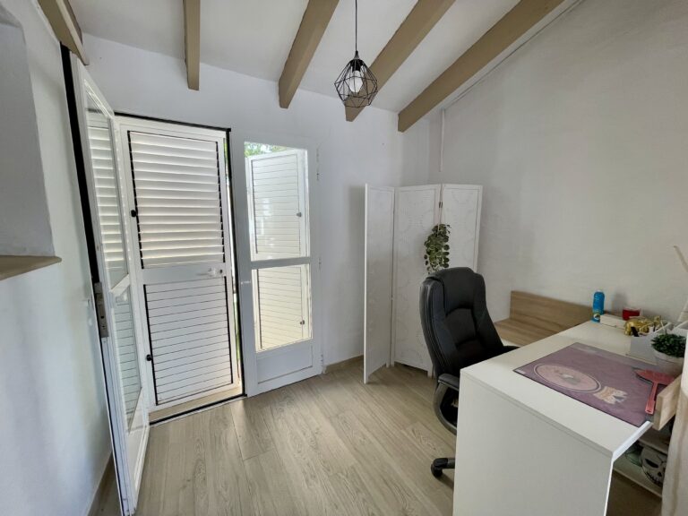 Home office and storage space in a villa within walking distance of Calpe town