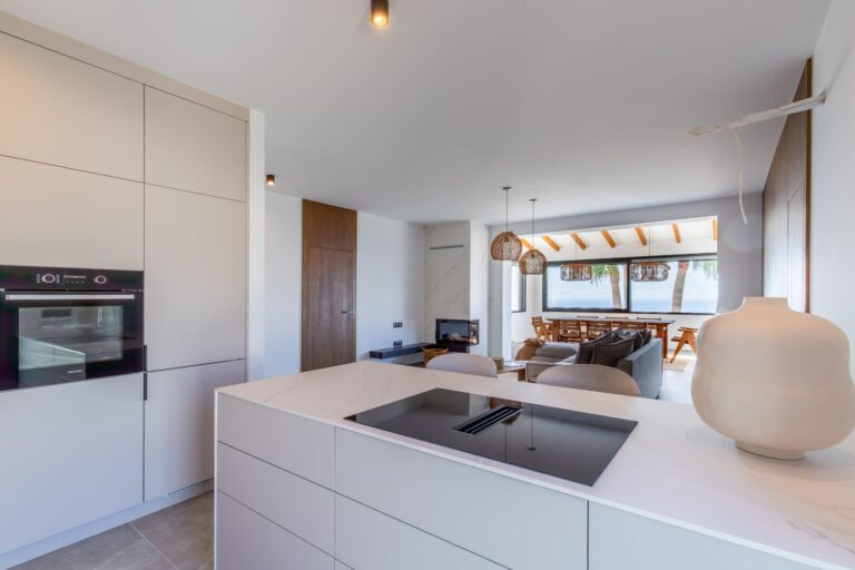Modern kitchen inside a luxury smart home villa near Moraira with island, integrated appliances, open-plan living area and high-end contemporary finish