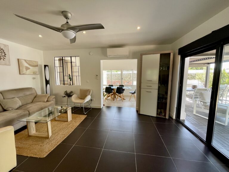 Open living and dining area in a villa for sale in Calpe with direct terrace access
