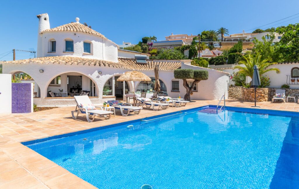 Renovated Mediterranean villa near Cala Baladrar in Benissa Costa with private swimming pool, covered naya, sun terrace and outdoor seating area