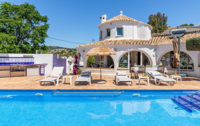 Renovated Mediterranean villa near Cala Baladrar in Benissa Costa with private swimming pool, covered naya, sun terrace and white exterior