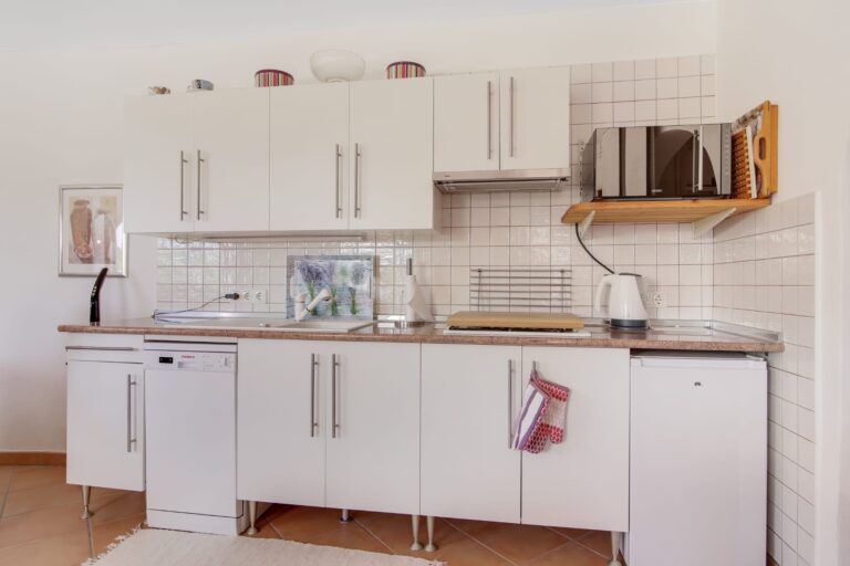 American-style kitchen in the independent guest apartment of a villa for sale in Calpe