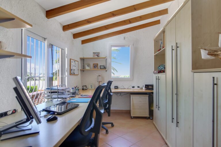 Home office workspace in a sea view villa with guest apartment in Calpe