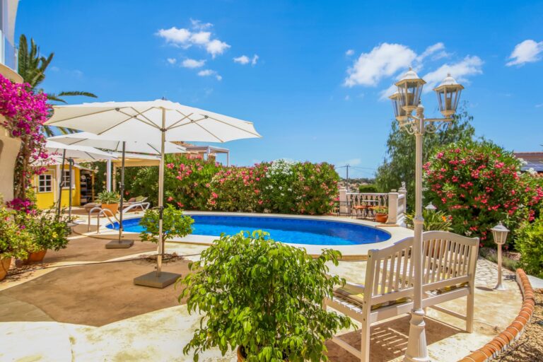 Saltwater swimming pool with sea views at a villa for sale in Calpe