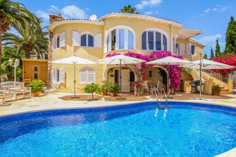 Charming Mediterranean Villa with Sea Views and Guest Apartment close to Town